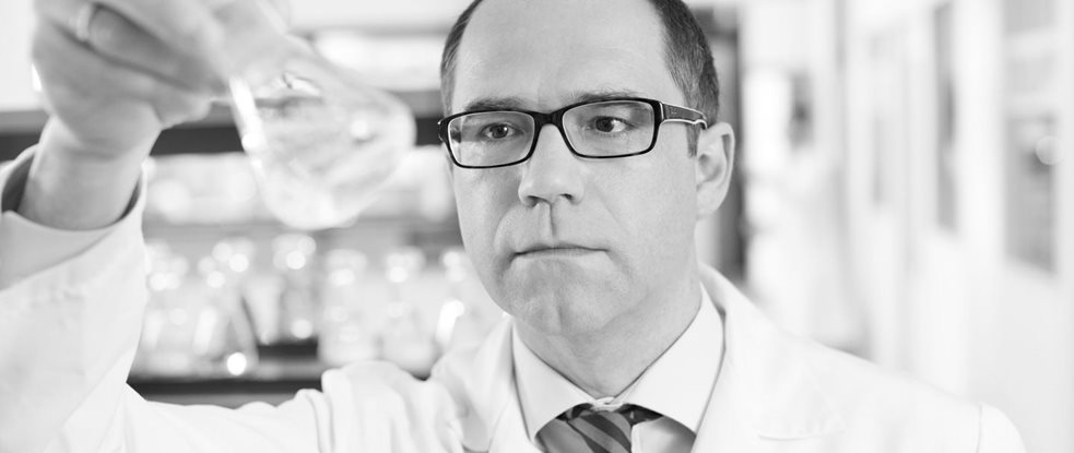 Scientifique dans un laboratoire