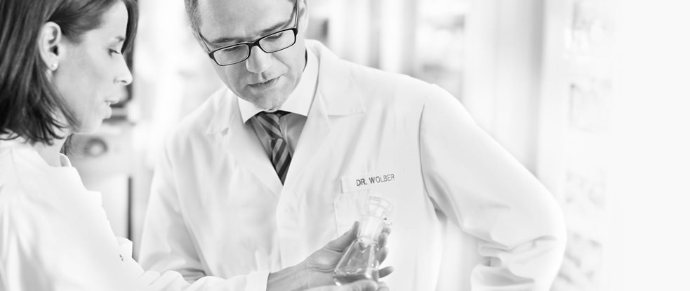 Scientifiques dans un laboratoire