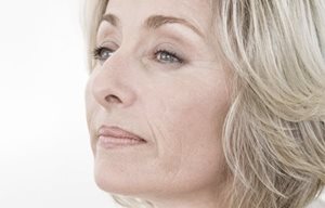 Visage d'une femme d'âge moyen.