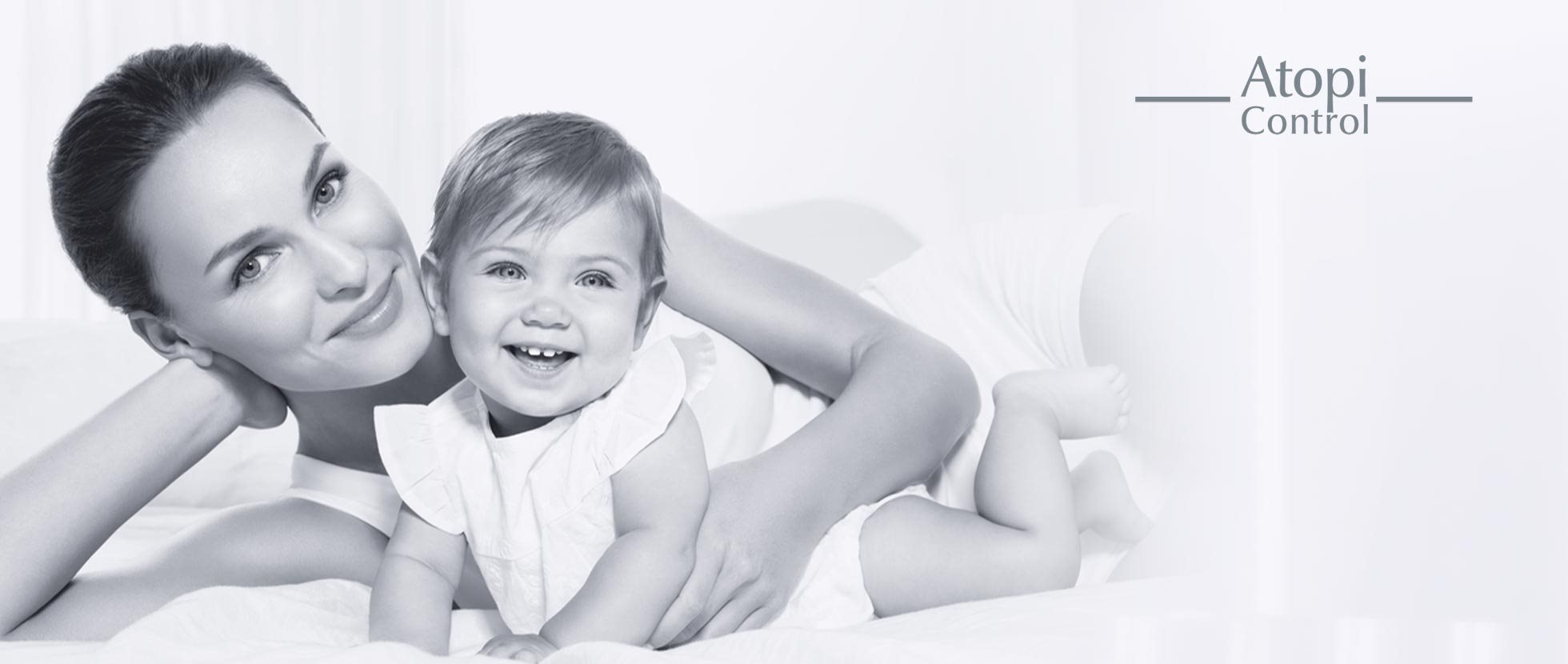 Femme avec un enfant dans les bras